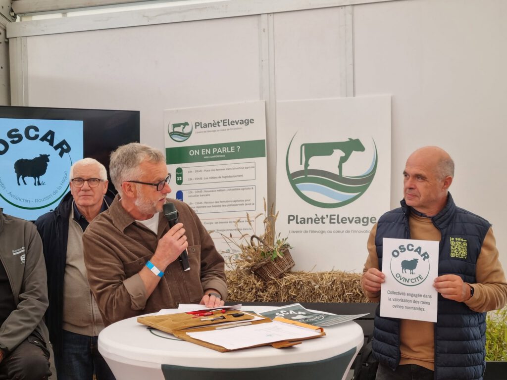 Signature de la première convention Ovin’Cité lors de la foire de Lessay en septembre 2025